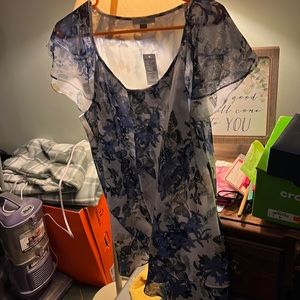 Beautiful butterfly print blouse 2X